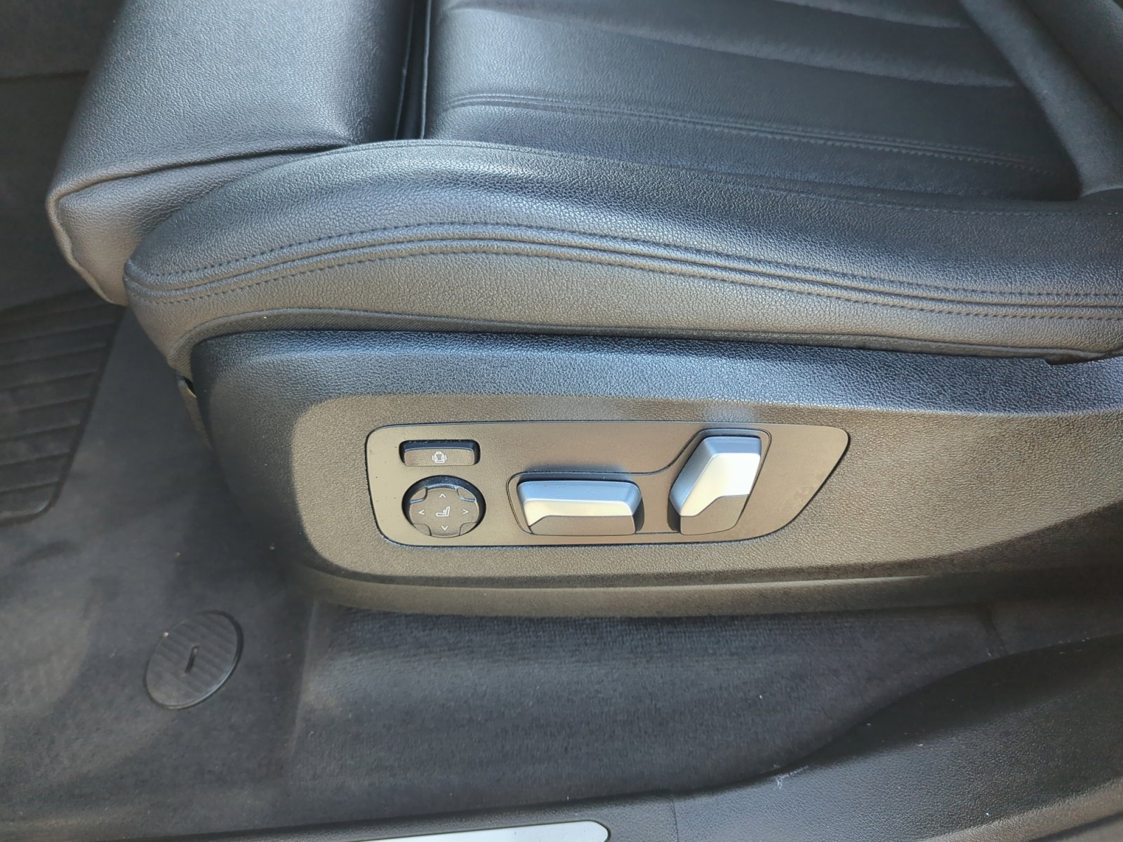 Used 2020 BMW X5 sDrive40i w/ Premium Package image 14