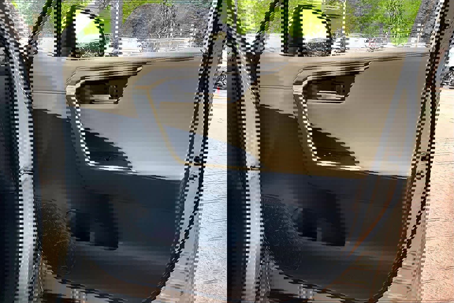 Used 2020 Toyota RAV4 Limited FWD image 21