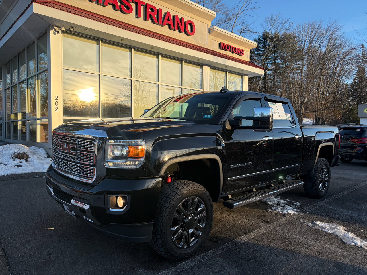 Used 2018 GMC Sierra 2500 Denali image 2
