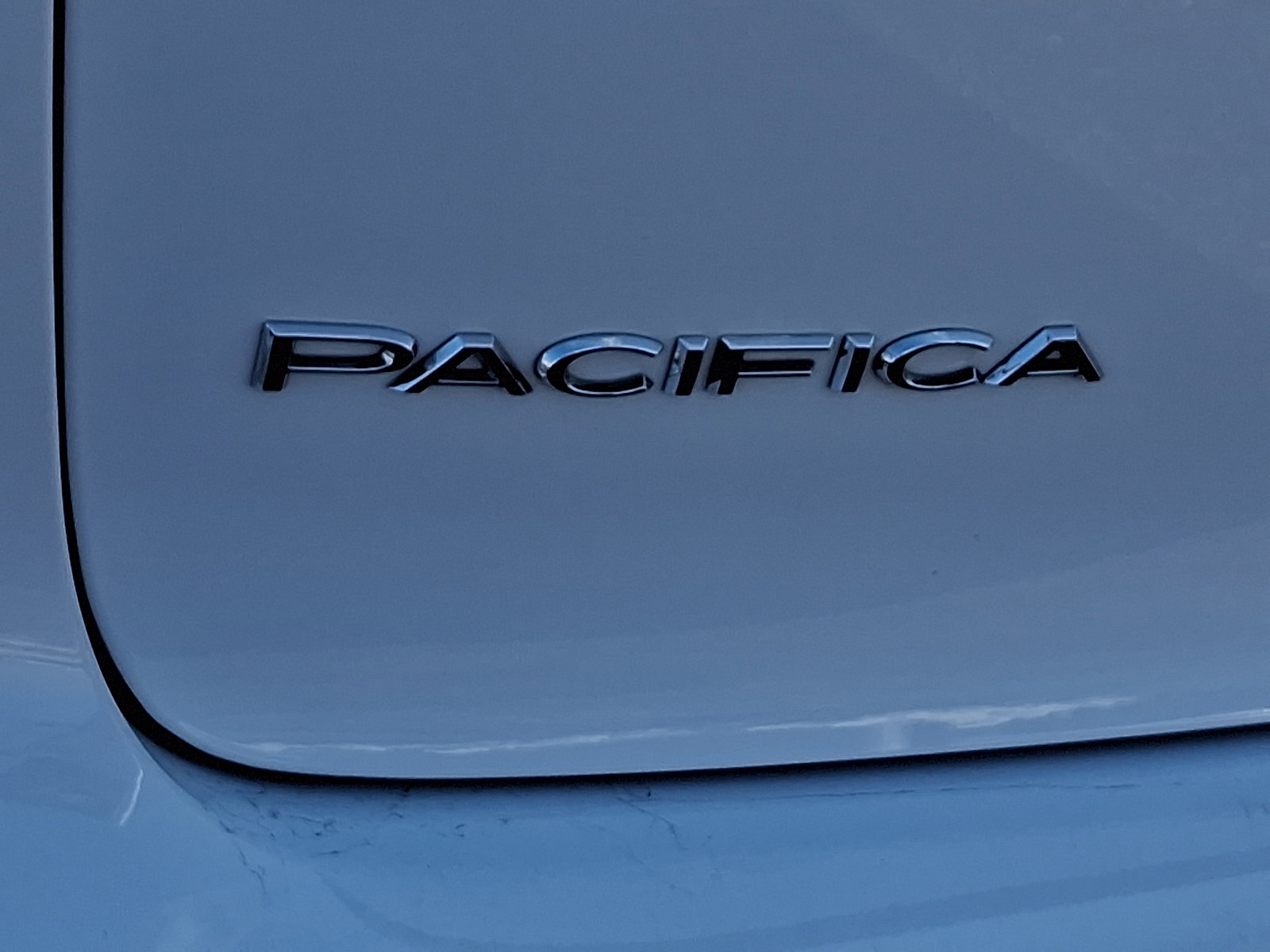 Used 2023 Chrysler Pacifica Touring-L image 32
