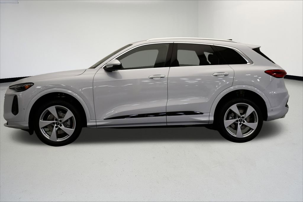 Used 2025 Audi Q5 Premium Plus w/ Premium Plus image 2