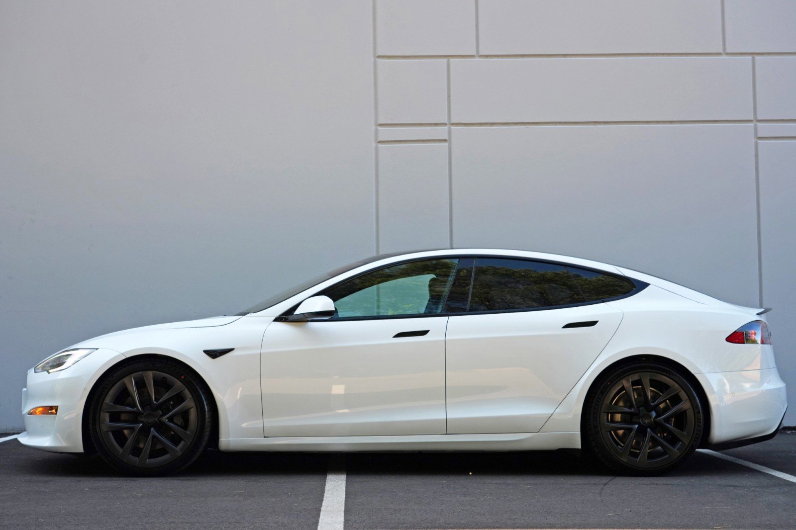 Used 2021 Tesla Model S Plaid AWD/4WD image 9