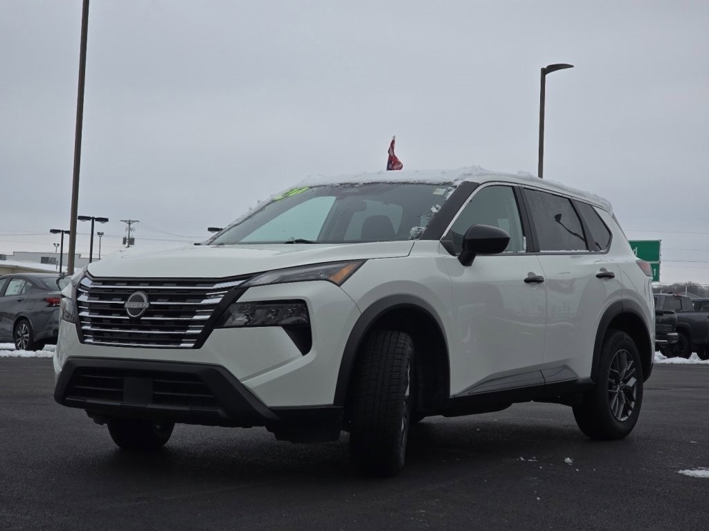 Used 2024 Nissan Rogue S image 9