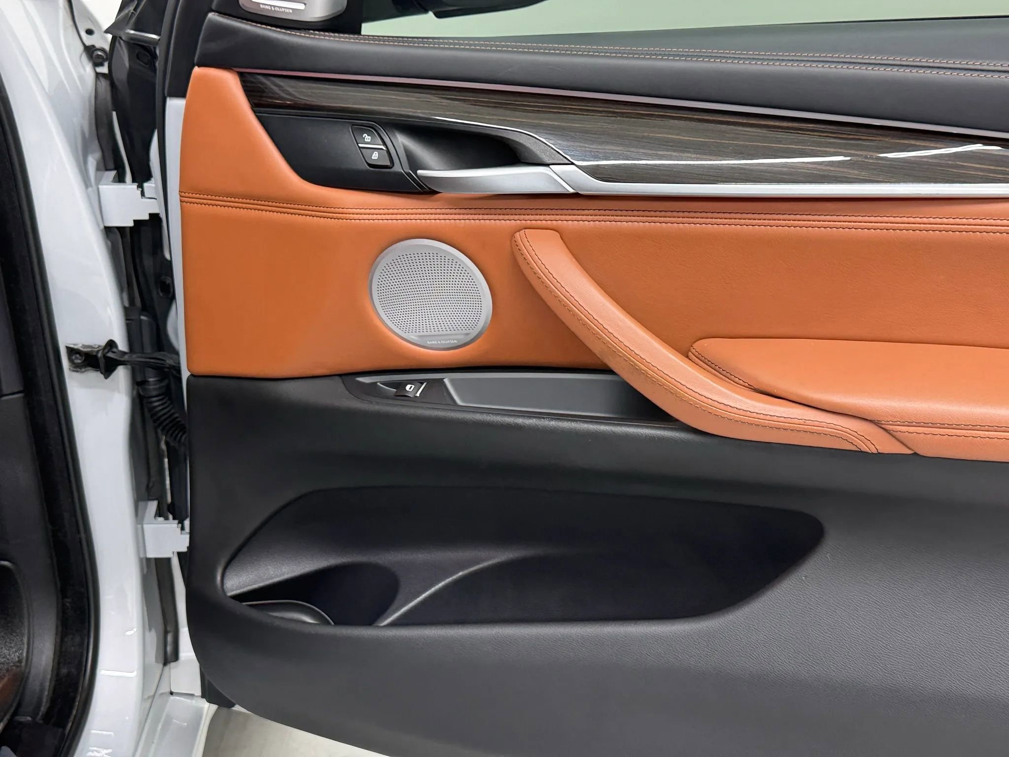 Used 2019 BMW X6 xDrive50i w/ M Sport Package image 27