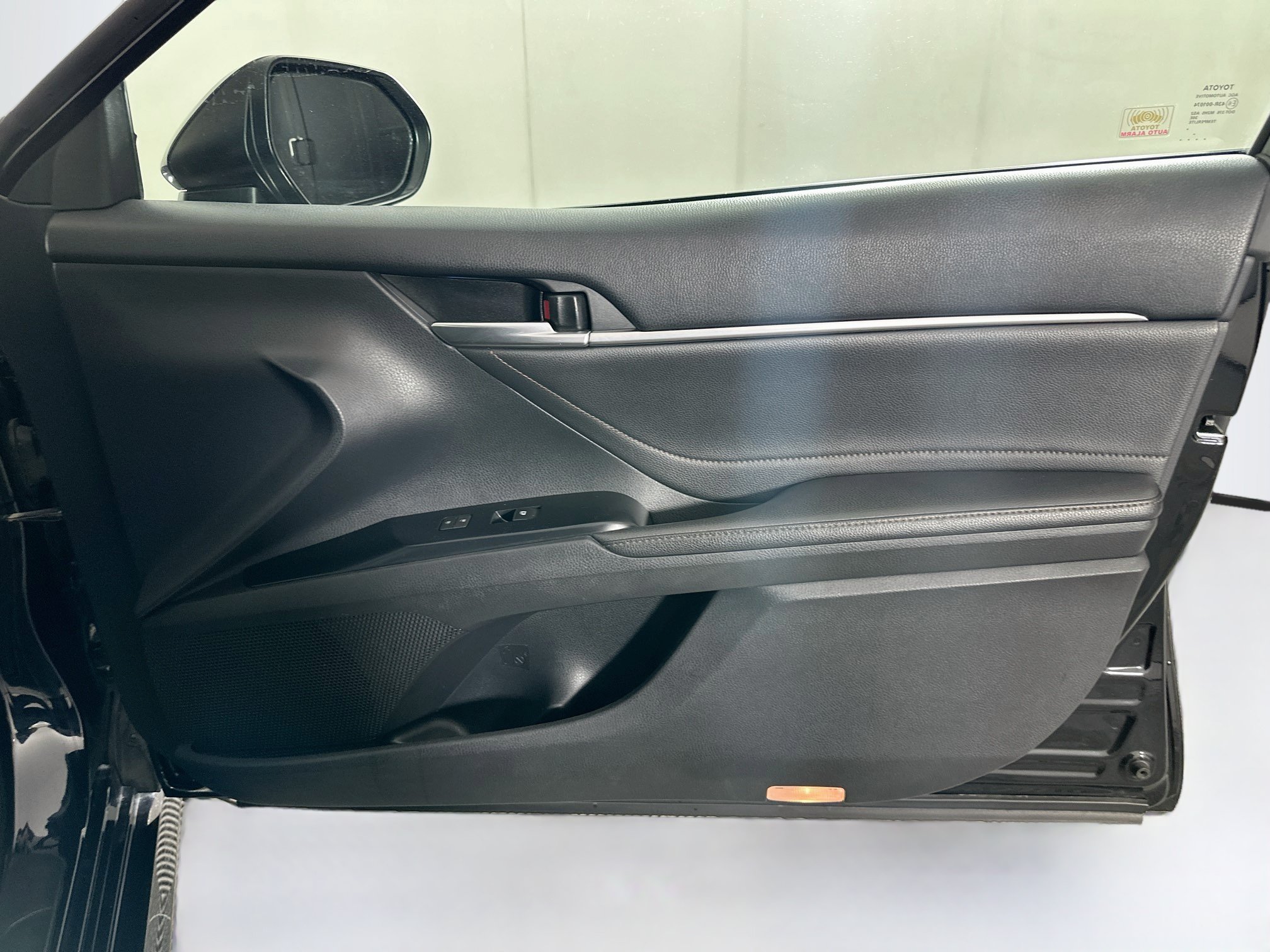 Used 2018 Toyota Camry XLE FWD image 30