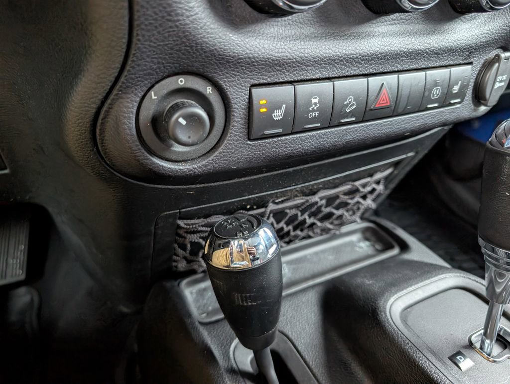 Used 2016 Jeep Wrangler Unlimited Sahara image 18