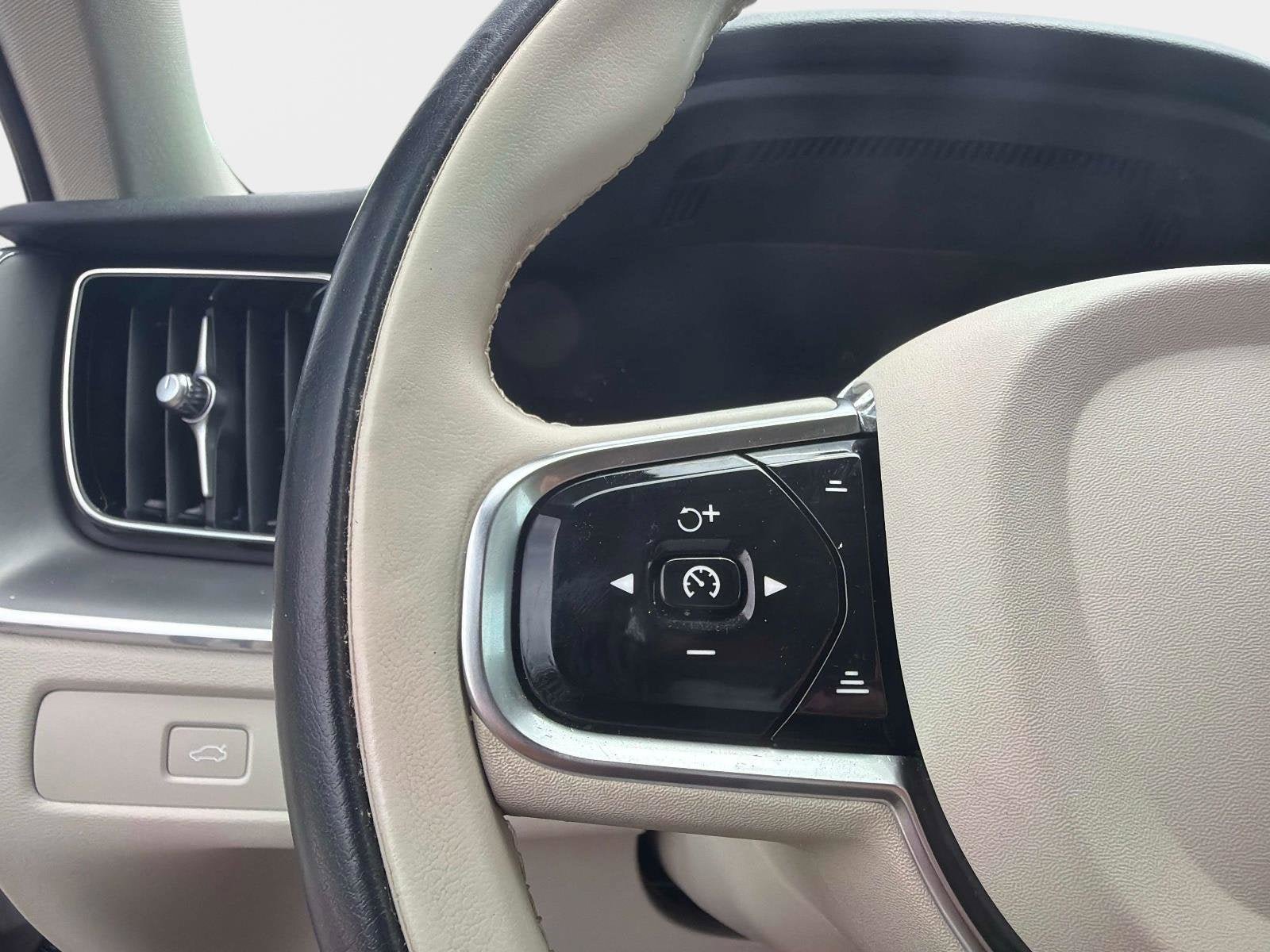 Certified 2024 Volvo XC60 B5 Core w/ Protection Package Premier AWD/4WD image 27