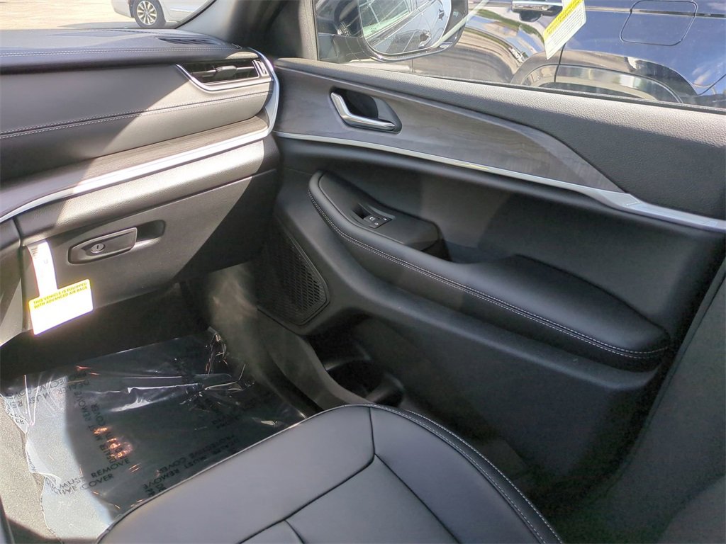 New 2025 Jeep Grand Cherokee Limited image 18