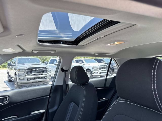 Used 2025 Hyundai Venue SEL FWD image 22