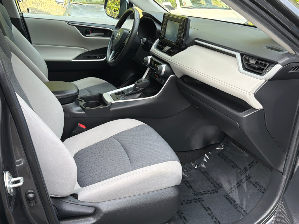 Used 2020 Toyota RAV4 XLE w/ XLE Grade Weather Package AWD/4WD image 11