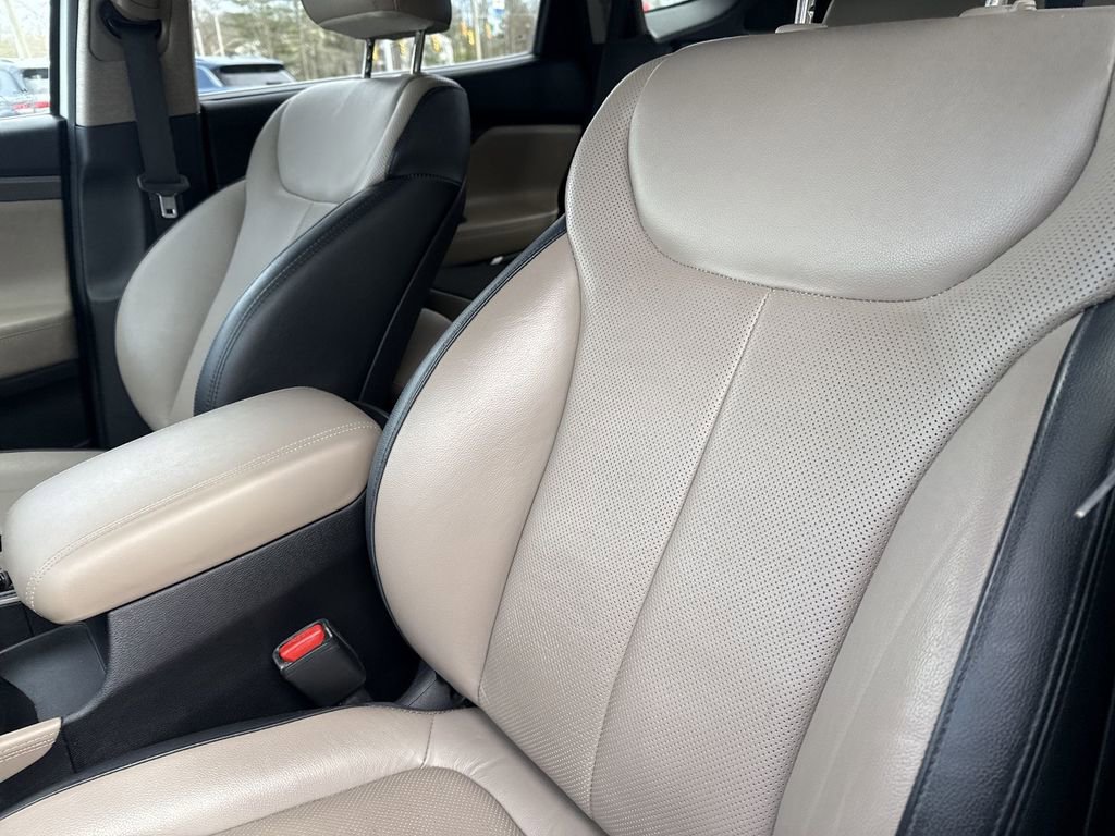 Used 2020 Hyundai Santa Fe Limited AWD/4WD image 9