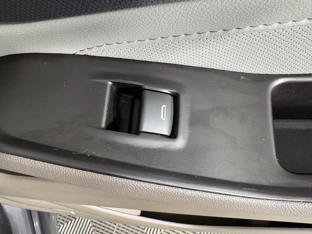 Used 2020 Chevrolet Traverse Premier AWD/4WD image 45