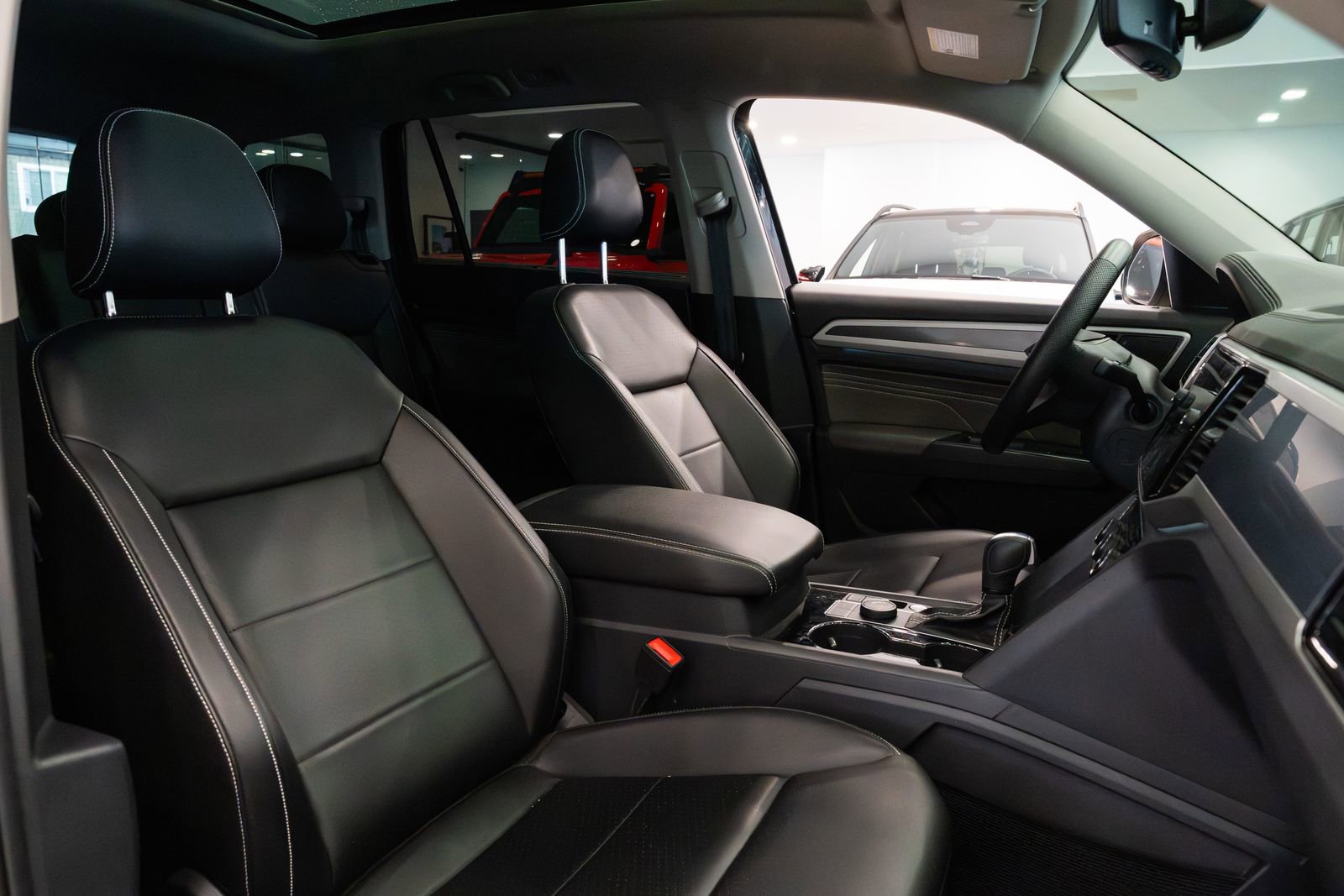 Used 2023 Volkswagen Atlas SEL R-Line image 9