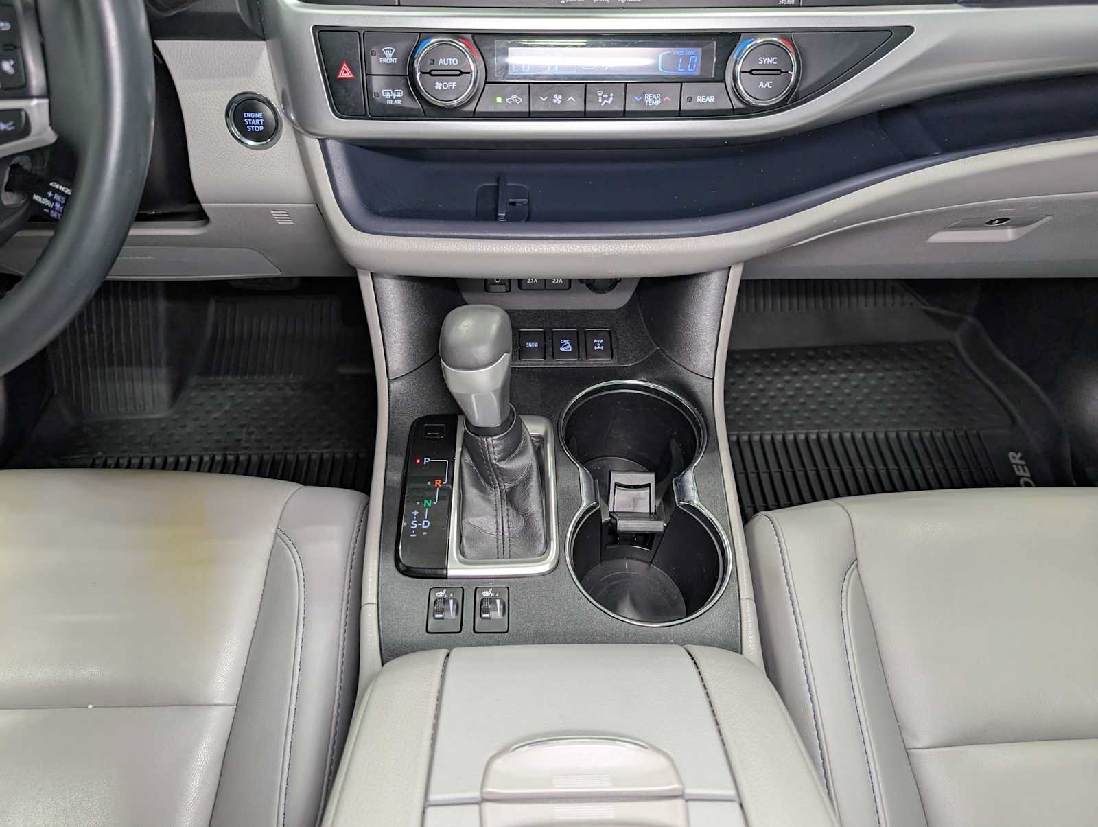 Used 2019 Toyota Highlander XLE AWD/4WD image 13