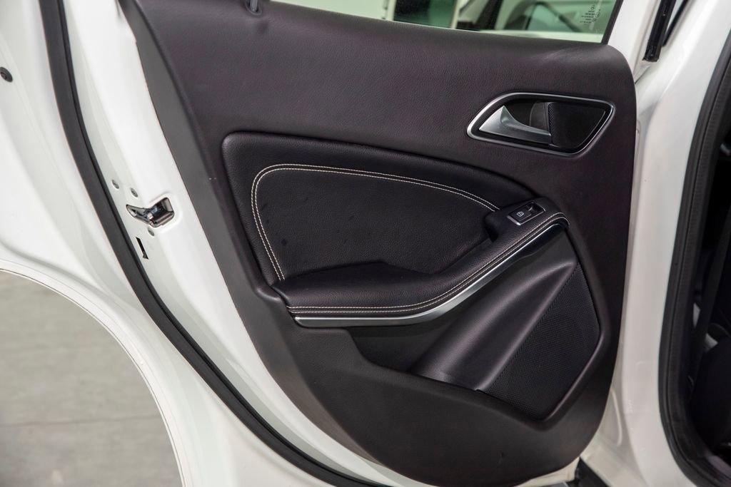 Used 2018 Mercedes-Benz GLA 250 4MATIC image 9