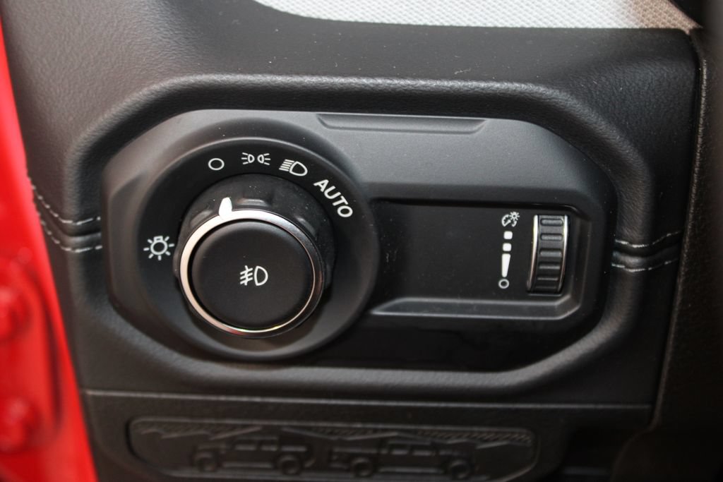 Used 2025 Jeep Wrangler Unlimited Sahara AWD/4WD image 40