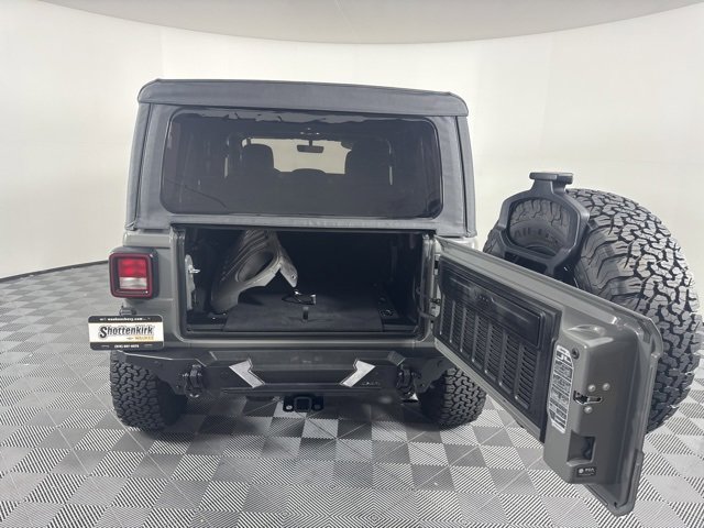 Used 2022 Jeep Wrangler Unlimited Rubicon w/ Cold Weather Group image 11