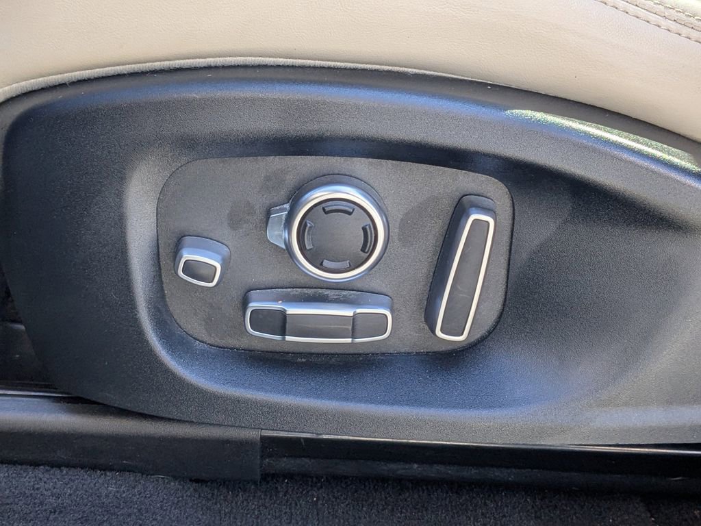 Used 2019 Jaguar E-PACE R-Dynamic SE image 22