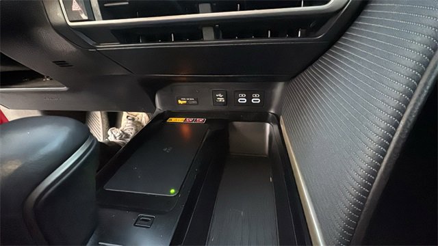 Used 2025 Toyota Camry SE image 19