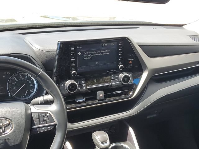 Used 2022 Toyota Highlander XLE AWD/4WD image 26