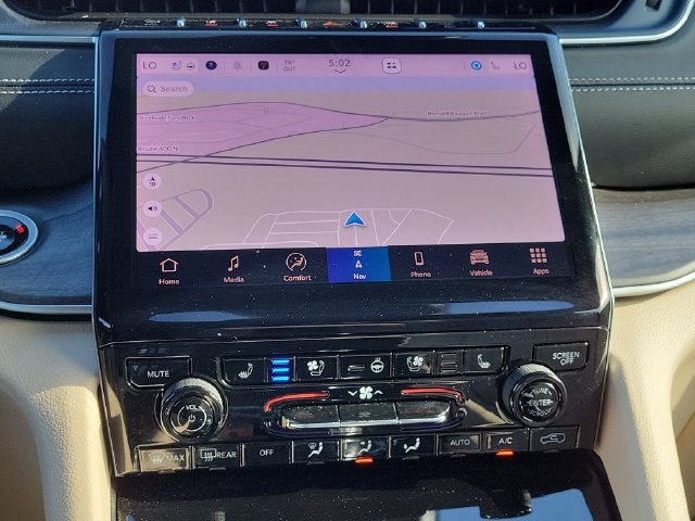 Certified 2025 Jeep Grand Cherokee Limited w/ Luxury Tech Group II RWD image 30