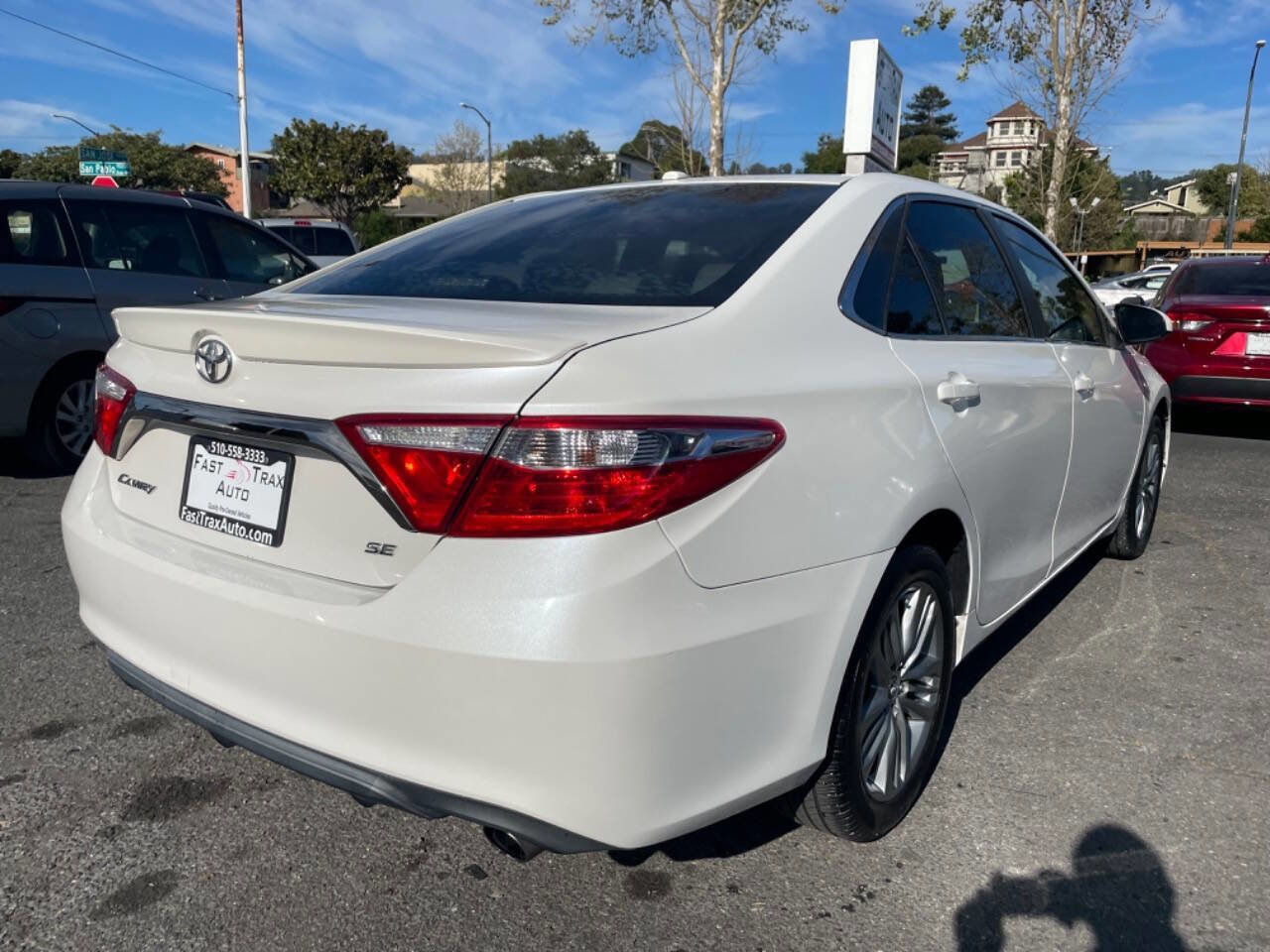 Used 2015 Toyota Camry SE FWD image 4
