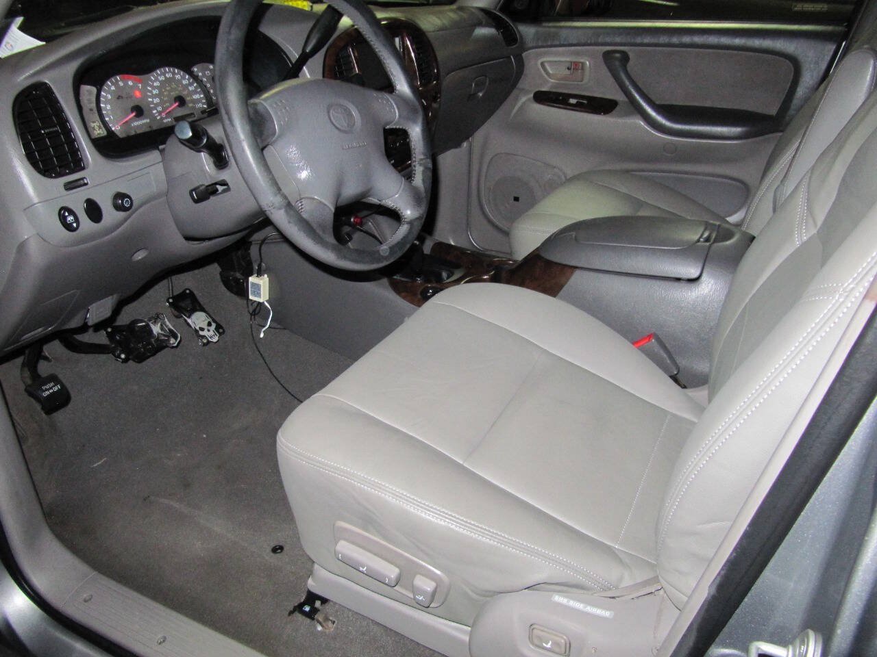 Used 2002 Toyota Sequoia SR5 AWD/4WD image 18
