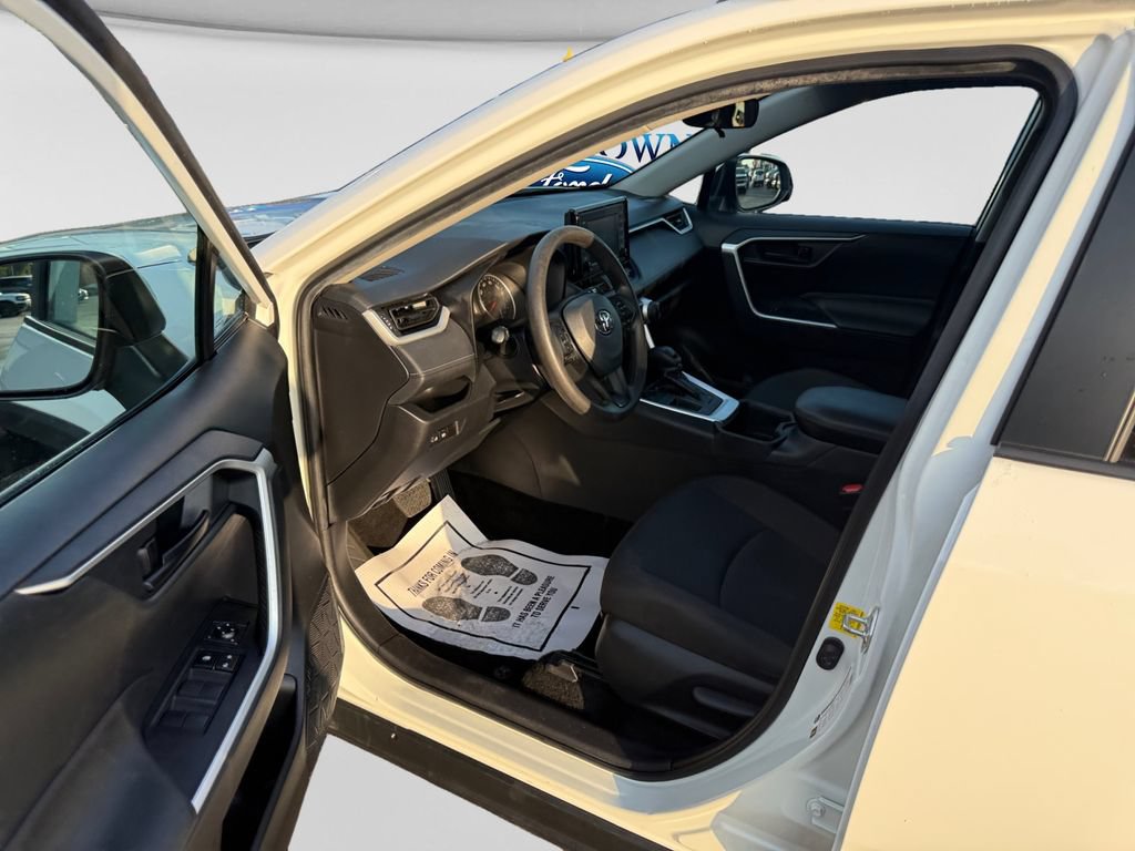 Used 2022 Toyota RAV4 LE w/ Carpet Mat Package (TMS) FWD image 25