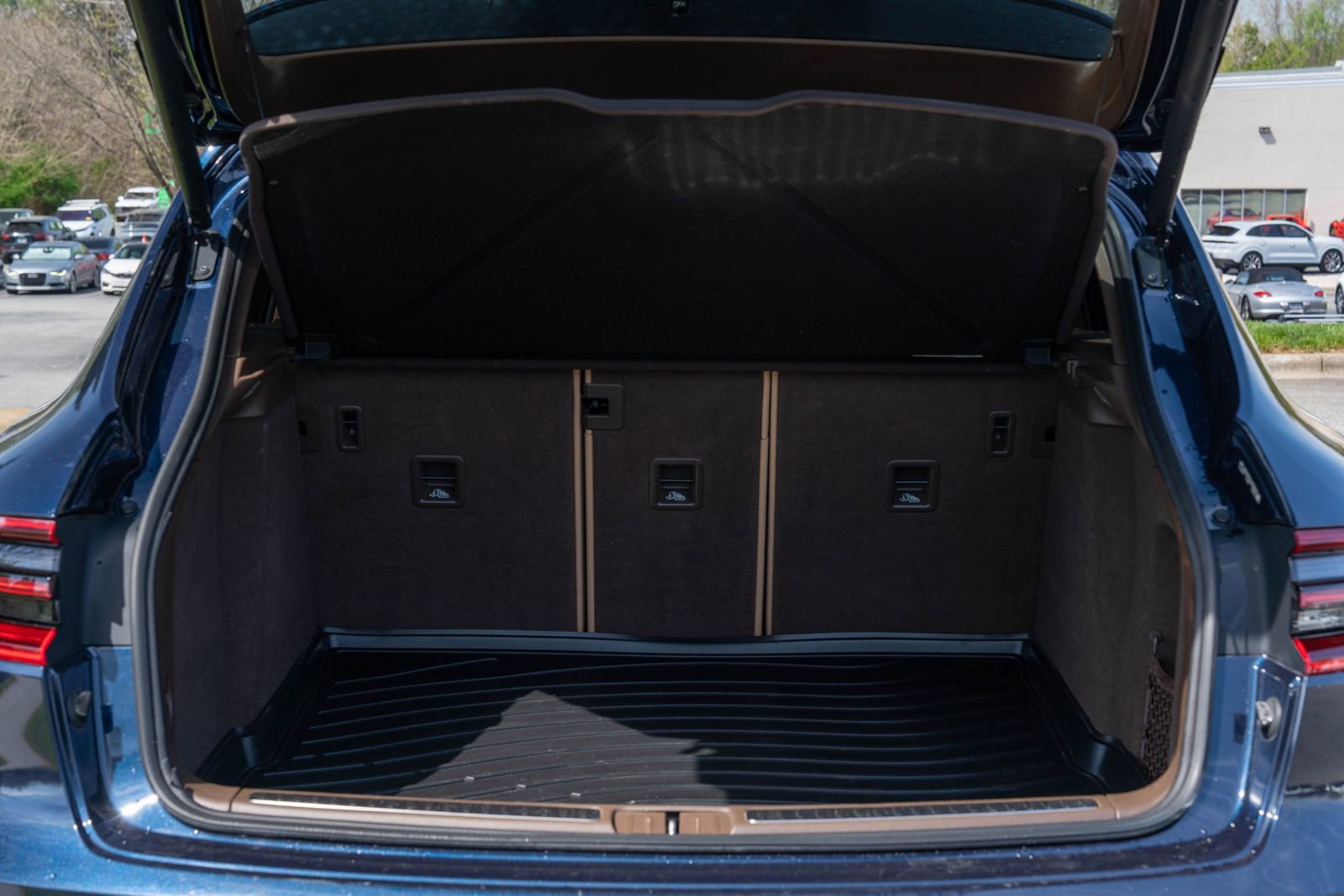 Certified 2018 Porsche Macan S image 16