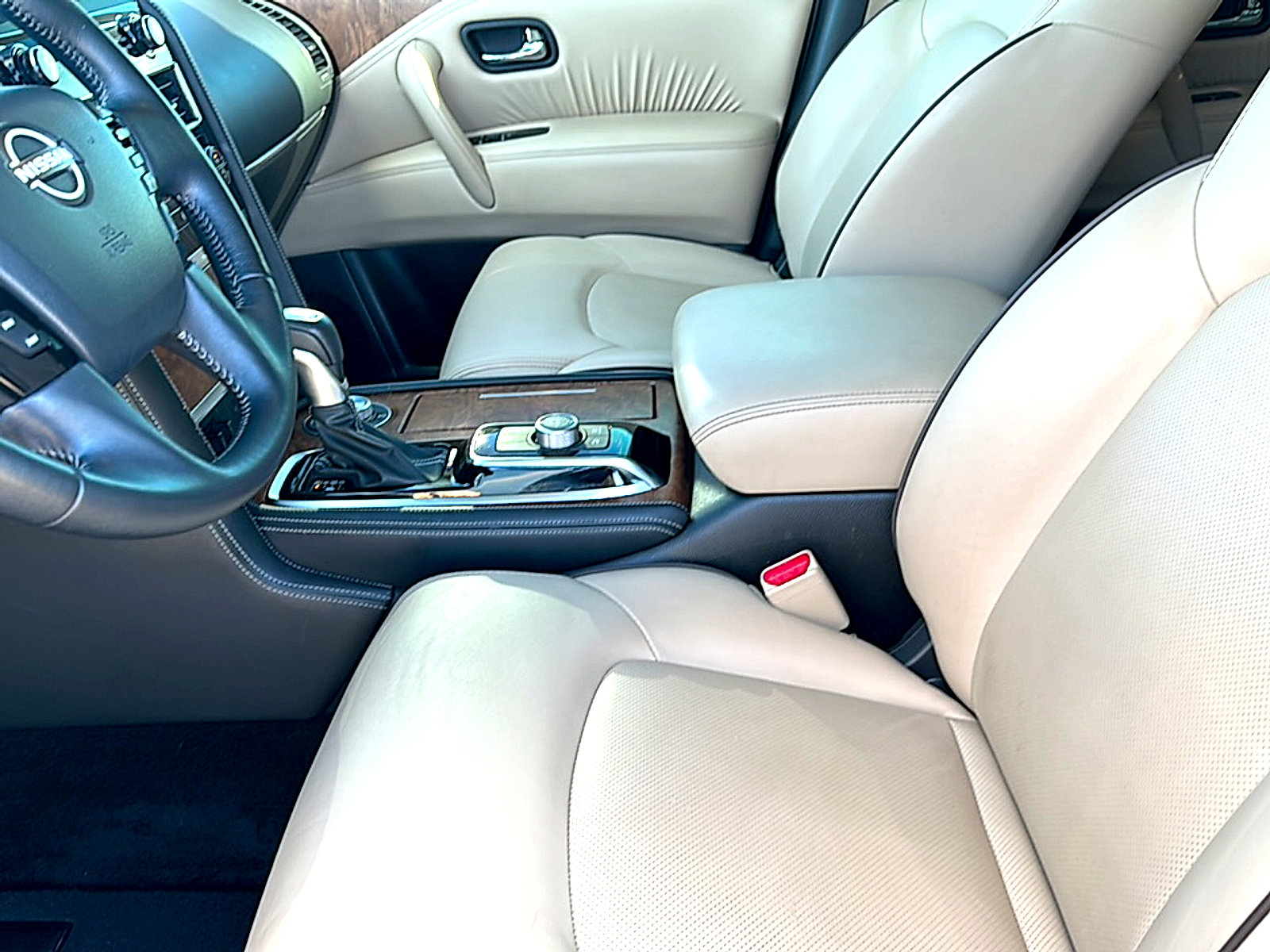 Used 2023 Nissan Armada SL w/ Captain's Chairs Package image 13