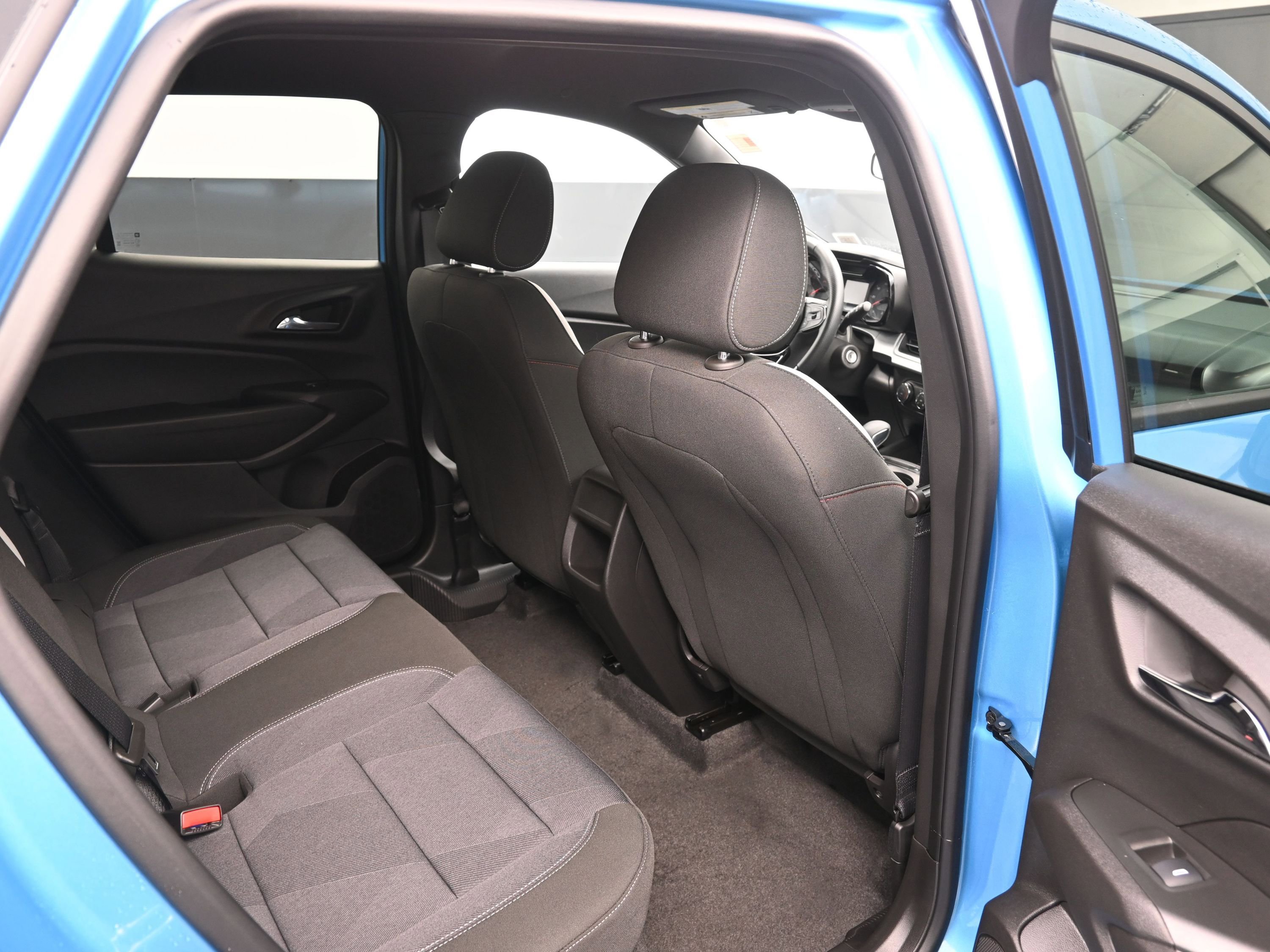 Used 2025 Chevrolet Trax RS image 39