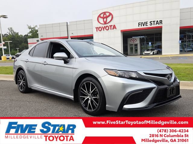 Used 2024 Toyota Camry SE FWD image 1