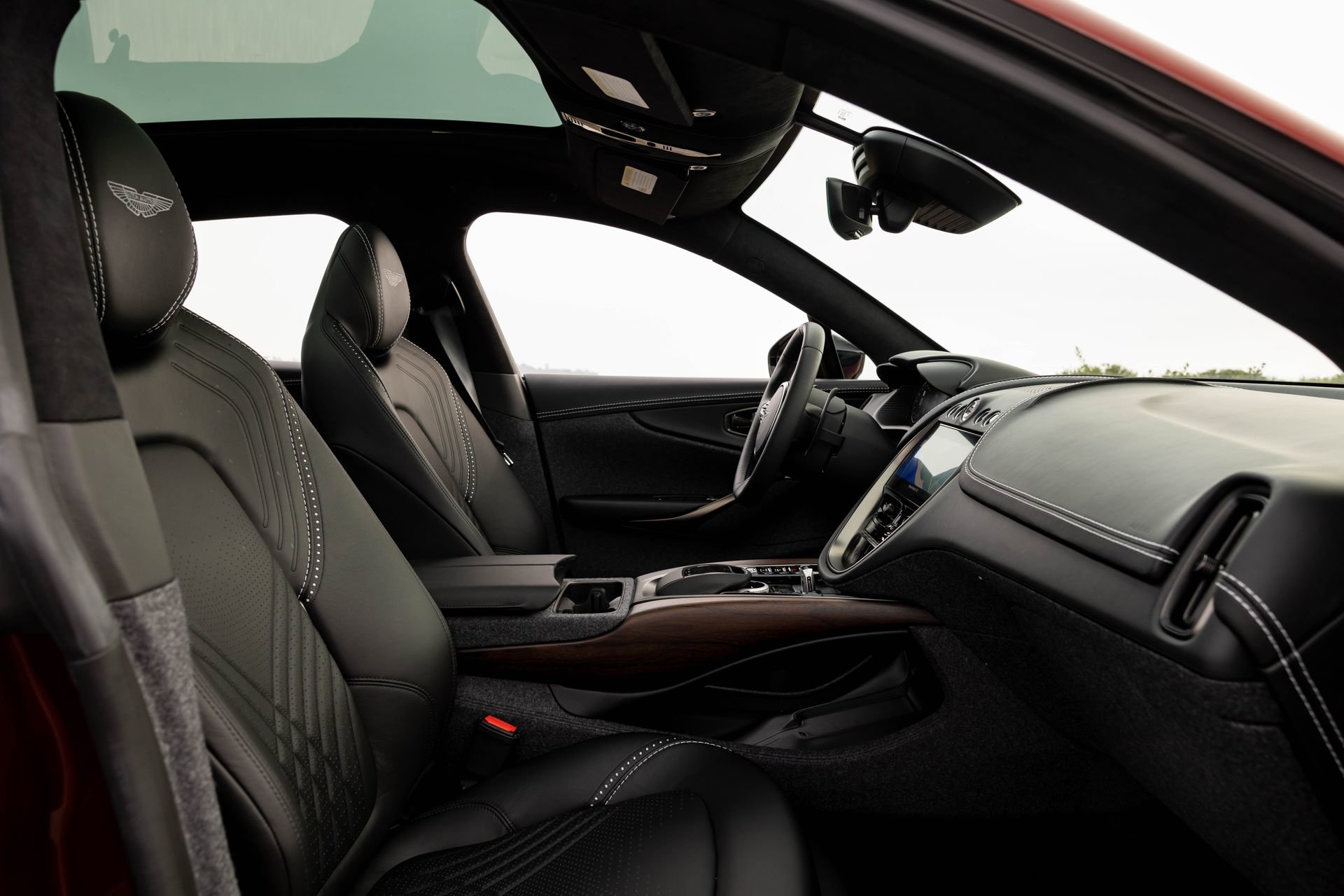 Used 2021 Aston Martin DBX AWD/4WD image 15