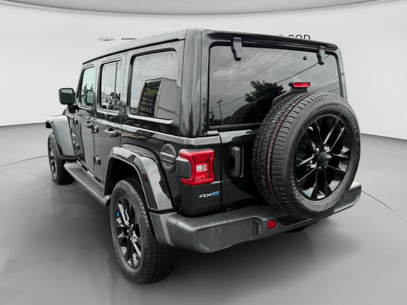 Used 2023 Jeep Wrangler Unlimited Sahara w/ Cold Weather Group AWD/4WD image 9