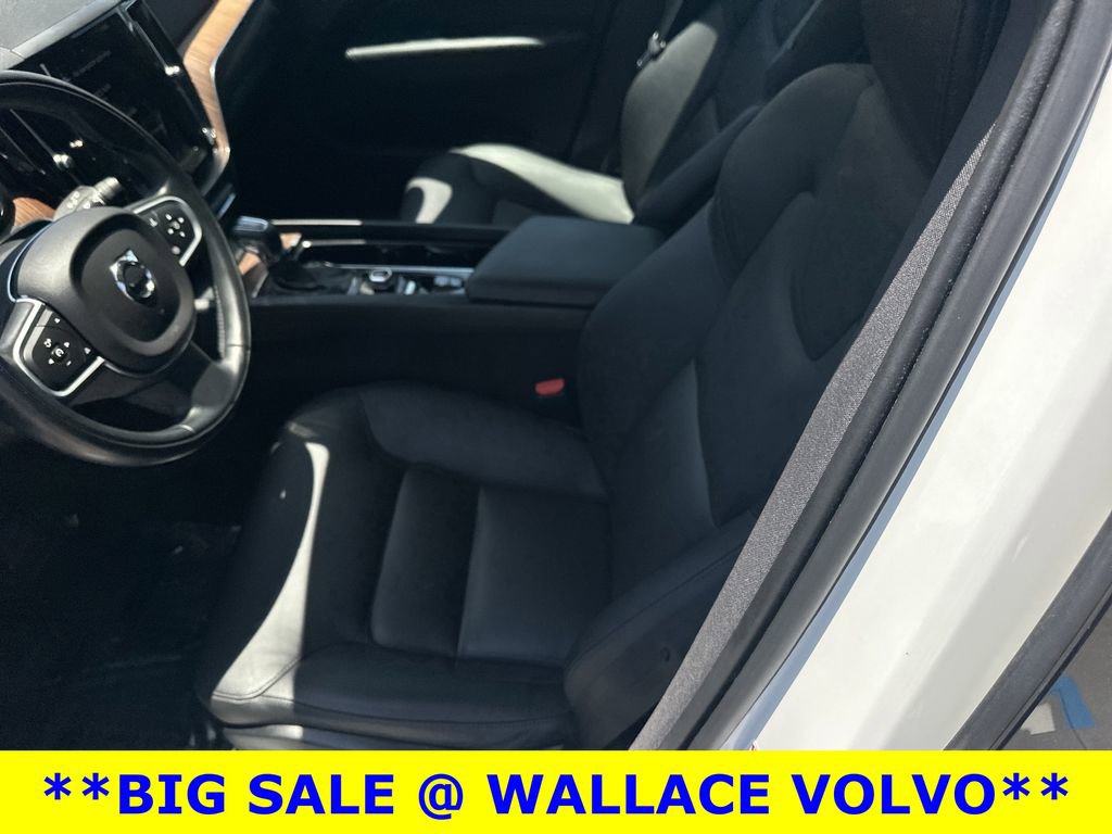 Used 2021 Volvo XC60 T5 Momentum w/ Climate Package AWD/4WD image 18