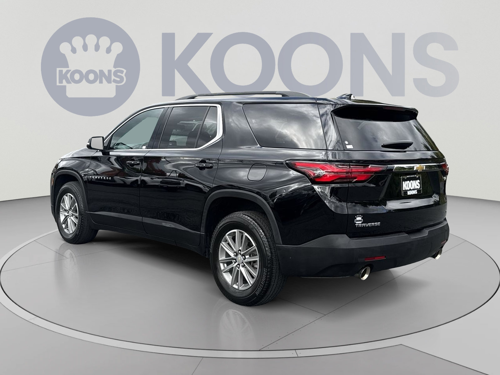 Used 2023 Chevrolet Traverse LT FWD image 8