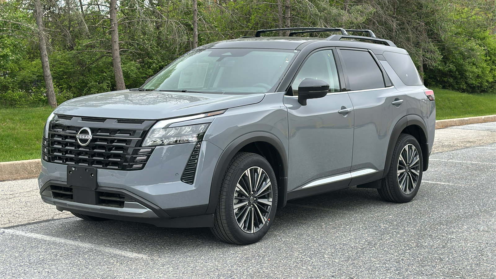 New 2026 Nissan Pathfinder Platinum AWD/4WD image 2