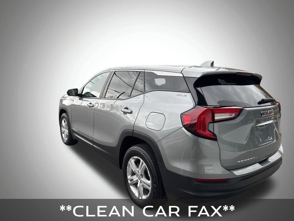 Used 2024 GMC Terrain SLE image 3