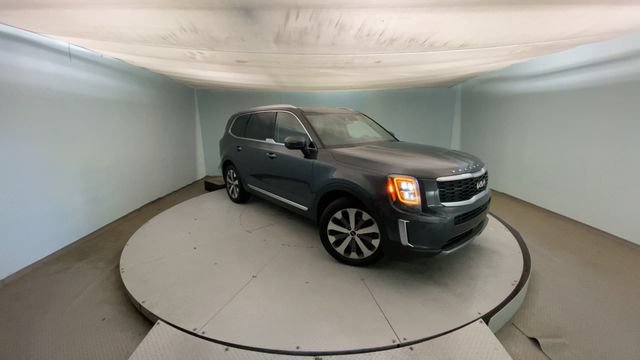 Used 2022 Kia Telluride EX w/ EX Premium Package FWD image 4
