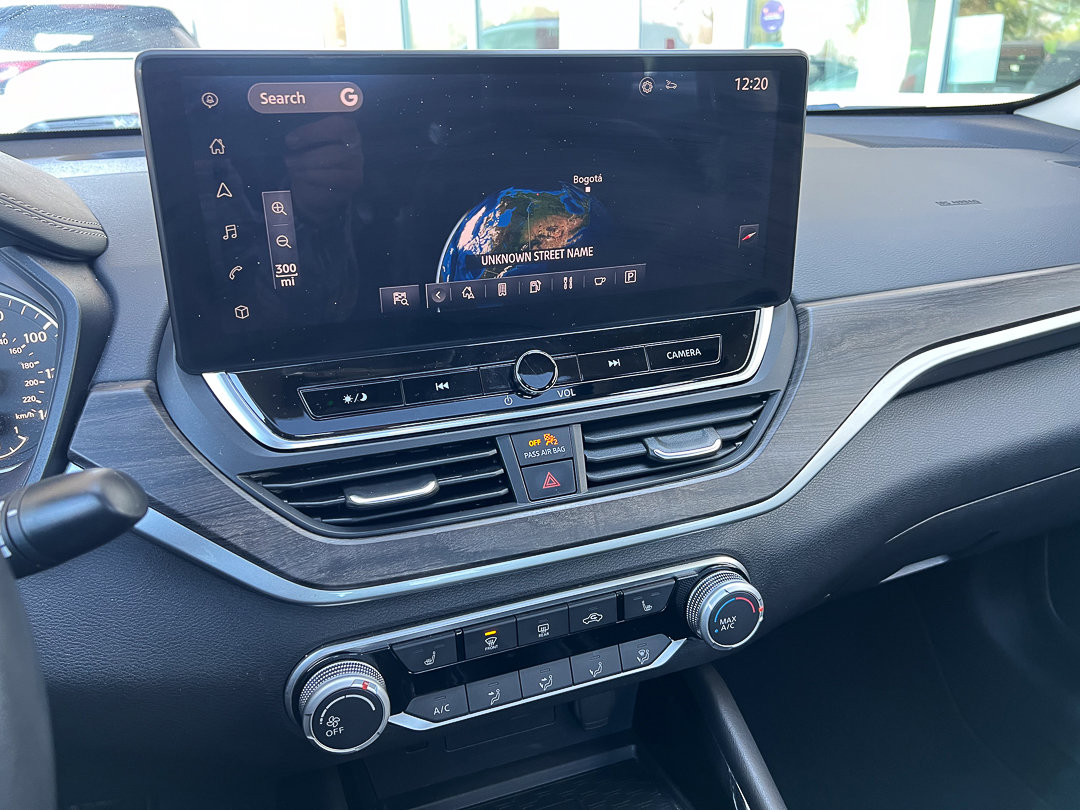 Used 2024 Nissan Altima 2.5 SV w/ SV Premium Package image 18