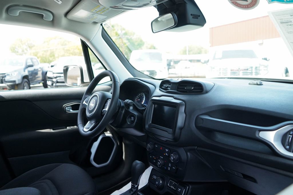 Used 2021 Jeep Renegade Latitude AWD/4WD image 34