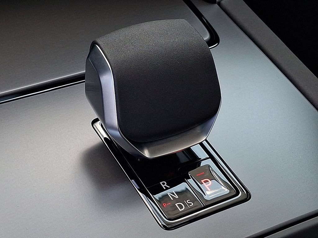 New 2026 Land Rover Discovery Sport Landmark AWD/4WD image 13