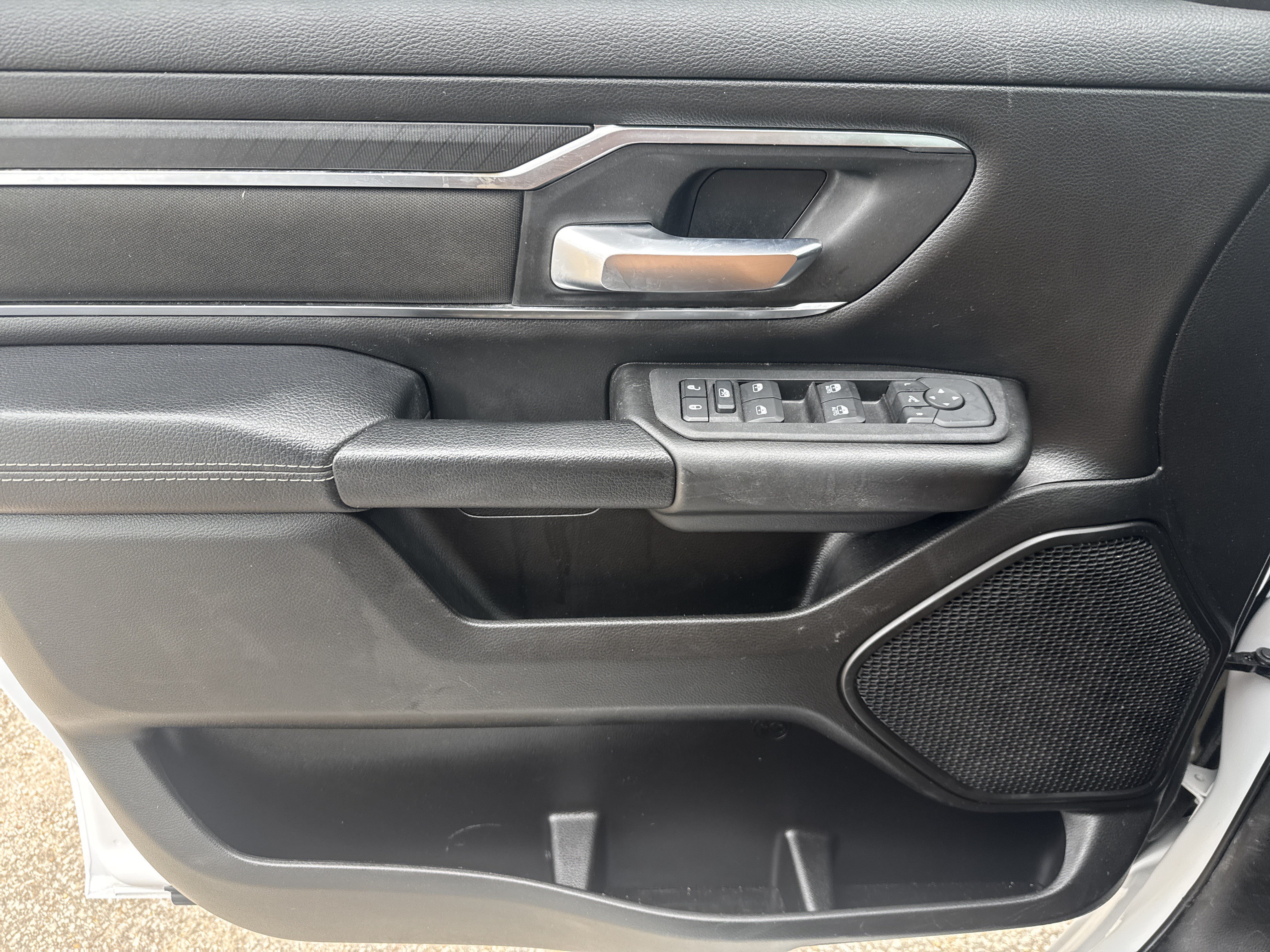 Used 2025 RAM 1500 Big Horn AWD/4WD image 6
