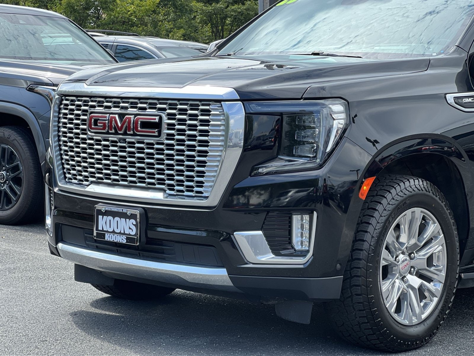 Used 2023 GMC Yukon XL Denali w/ Advanced Technology Package AWD/4WD image 29