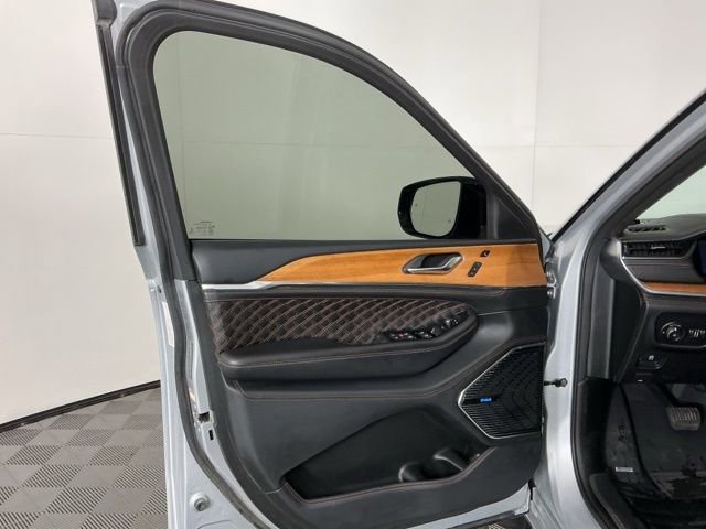Used 2021 Jeep Grand Cherokee L Summit AWD/4WD image 14