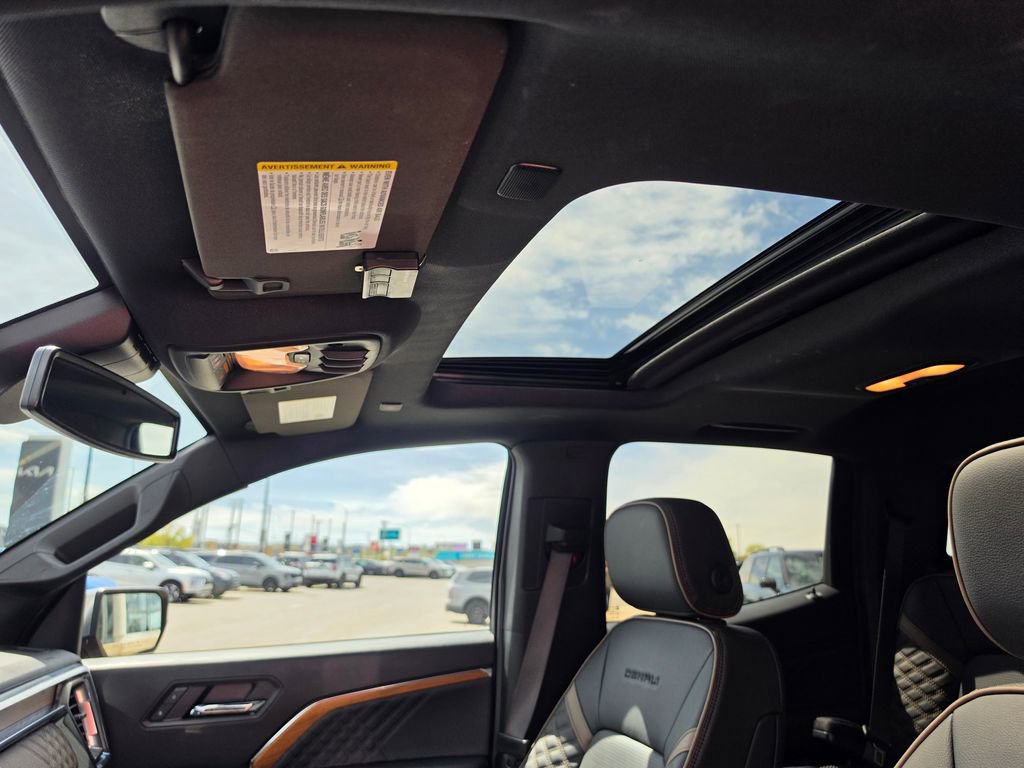 Used 2025 GMC Canyon Denali image 14