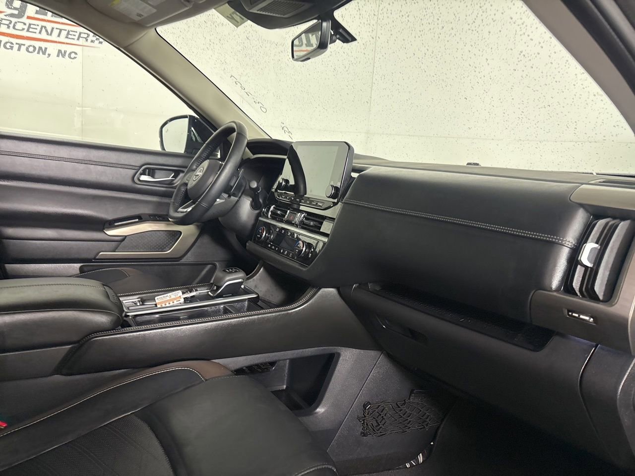 Used 2024 Nissan Pathfinder Platinum w/ Cargo Package image 34