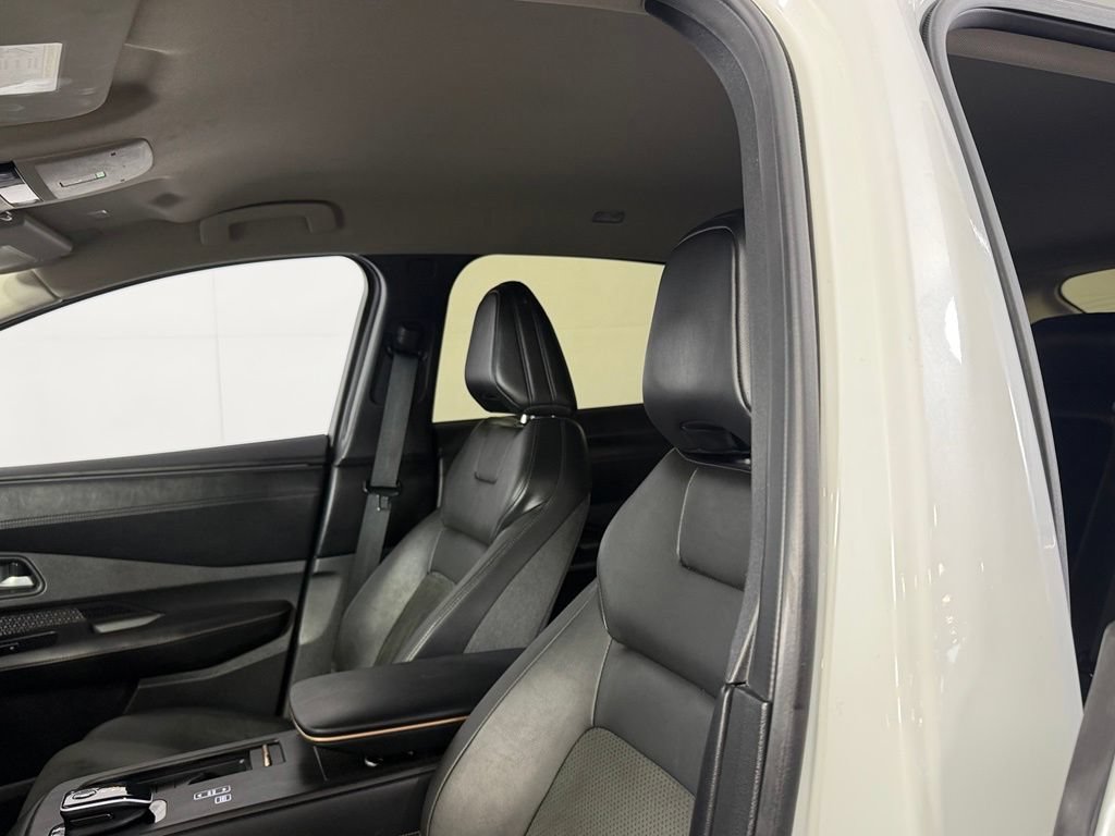 Used 2023 Nissan Ariya AWD image 22