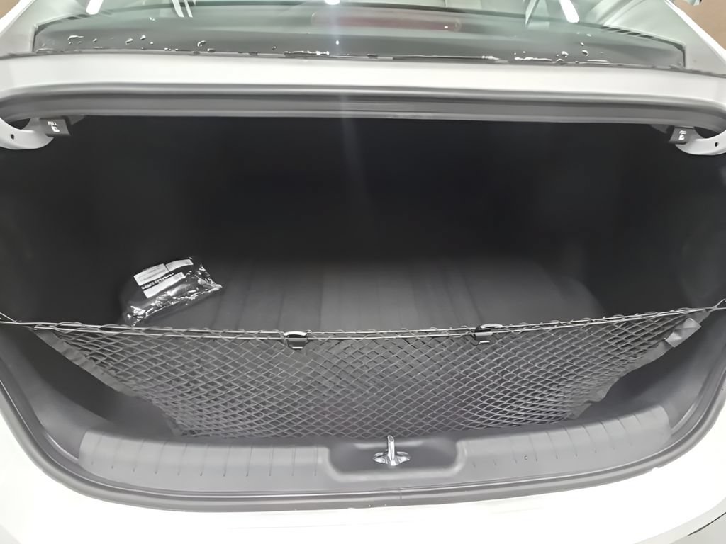 New 2026 Hyundai Elantra SE FWD image 18