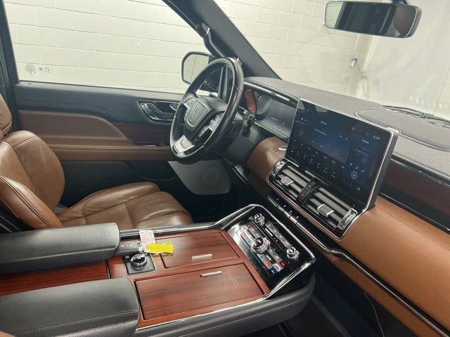 Used 2023 Lincoln Navigator L Reserve AWD/4WD image 28